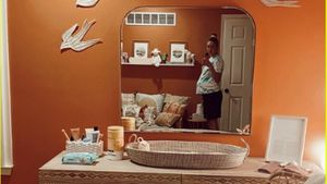 Foto: Mengintip Kamar Bayi Gigi Hadid, Girlie dan Artsy