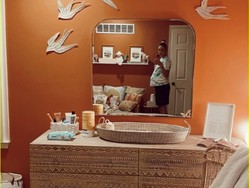 Foto: Mengintip Kamar Bayi Gigi Hadid, Girlie dan Artsy