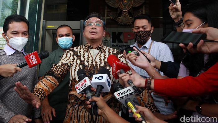 Ketua BPK Agung Firman Sampurna diperiksa KPK. Ia diperiksa terkait kasus dugaan suap proyek pembangunan sistem penyediaan air minum (SPAM) di Kementerian PUPR.