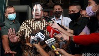 Terkait kasus dugaan suap proyek pembangunan sistem penyediaan air minum (SPAM) di Kementerian PUPR, KPK baru melakukan penahanan dua tersangka yaitu mantan anggota BPK Rizal Djalil dan Komisaris Utama PT Minarta Duta Hutama, Leonardo Jusminarta Prasetyo.