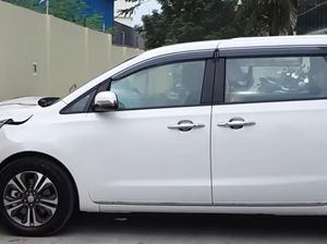 Hitungan Detik, Mobil Keluar Dealer Langsung Nabrak Tembok, Air Bag Sampai Ngembang!