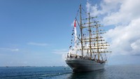 KRI Bima Suci meninggalkan dermaga Lantamal XIV Sorong di Kota Sorong, Papua Barat, Selasa (8/12/20).   