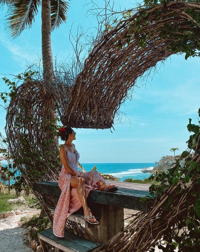 luna maya di sumba