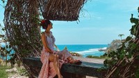 Luna Maya membagikan keindahan pariwisata Sumba di Instagramnya. 