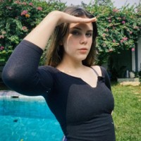 Remaja 15 tahun ini menyandang nama belakang sang ayah. Dia memiliki nama lengkap Manuella Natasha Aziza Villareal. Foto: Instagram/@sophia_latjuba88, @manuellaazizaa