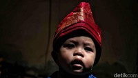 Sering dipakai di pesta pernikahan sudah pasti pakai songket, biasanya di acara lembaga adat melayu juga memakai kain ini, kemudian karena Dumai lebih ke Melayu jadi pemerintahnya di hari Jumat laki-lakinya memakai songket.