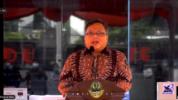 Menristek serahkan sejumlah inovasi penanganan Corona ke Ridwan Kamil