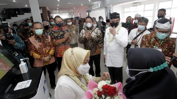 Peresmian Mal Pelayanan Publik (MPP) di Jalan Jenderal Sudirman, Purwakarta, diremikan Menpanrb Tjahjo Kumolo.