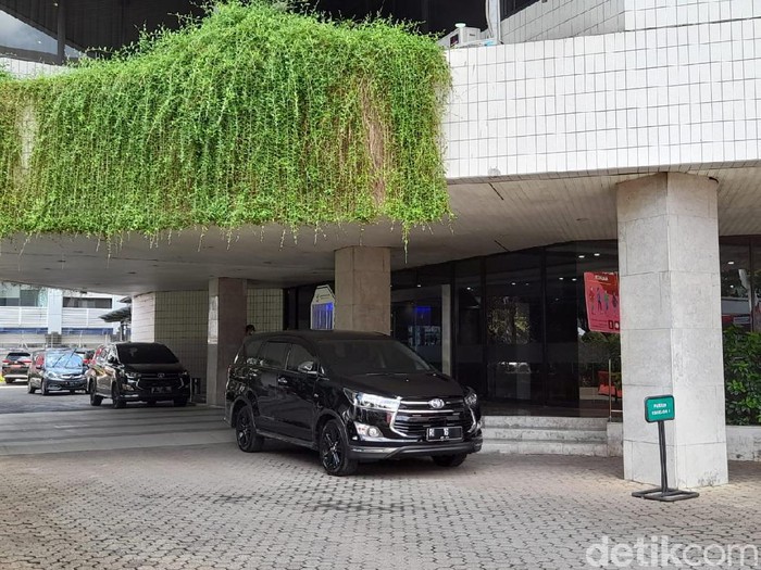 Muhadjir Effendy tiba di Kemensos (Tiara Aliya/detikcom)