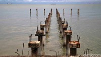 Menurut Sekretaris Camat Rupat Utara Ahmad Tarmizi, tak sedikit wisatawan yang datang setelah melihat pesonanya di media sosial.