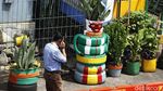 Pedestrian di Kampung Melayu Dihiasi Pot dari Ban Bekas