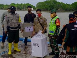 Perjalanan Logistik Pilkada Pekalongan, Seberangi Sungai-Susuri Hutan Bakau