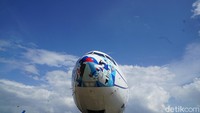 Ini salah satu pesawat Garuda Indonesia dengan masker baru. 