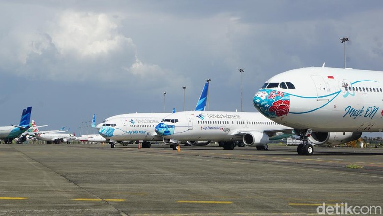 pesawat garuda indonesia bermasker pesawat garuda indonesia bermasker