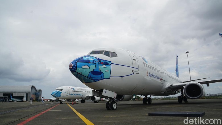 pesawat garuda indonesia bermasker pesawat garuda indonesia bermasker