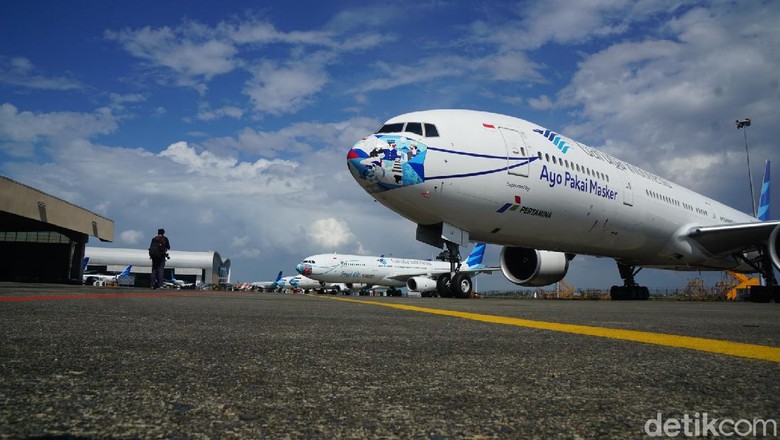 pesawat garuda indonesia bermasker pesawat garuda indonesia bermasker