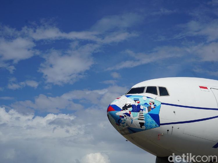 Potret Pesawat Garuda Indonesia  yang Bermasker Baru