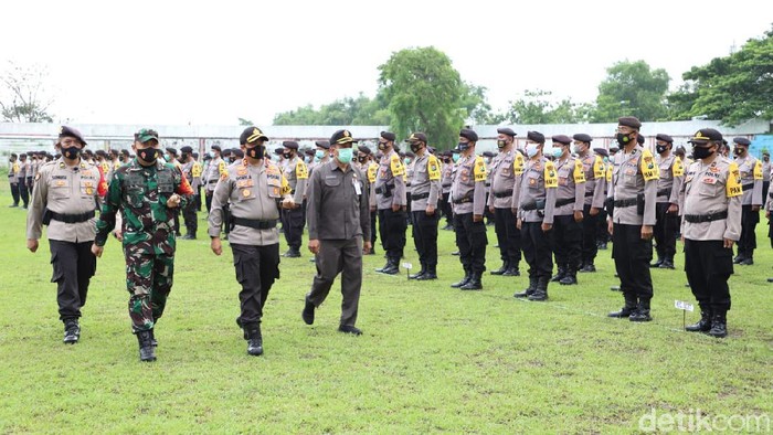 Dari 1.621 TPS di Pilbup Mojokerto, ada 123 TPS kategori rawan dan satu TPS yang sangat rawan. Polres Mojokerto mendapat bantuan personel dari Polda Jatim dan polres lain, untuk memperkuat pengamanan pemungutan suara.