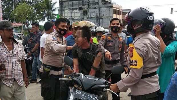 Polisi amankan pria di Dumai yang tega membakar istrinya hingga tewas (dok Istimewa)
