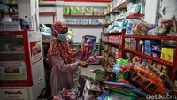 Tak hanya itu saja, kini Denny tidak perlu pergi ke Dumai hanya untuk membeli pasokan untuk toko kelontong yang ia kelola. Sehingga uang yang ia keluarkan tidak lebih banyak lagi dari sebelumnya.