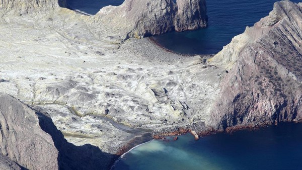 Para ahli mengidentifikasi erupsi gunung tersebut sebagai erupsi freatik; pelepasan uap dan gas vulkanik yang menyebabkan ledakan serta meluncurkan batu dan abu vulkanik ke udara. Para ahli mengidentifikasi erupsi gunung tersebut sebagai erupsi freatik; pelepasan uap dan gas vulkanik yang menyebabkan ledakan serta meluncurkan batu dan abu vulkanik ke udara.