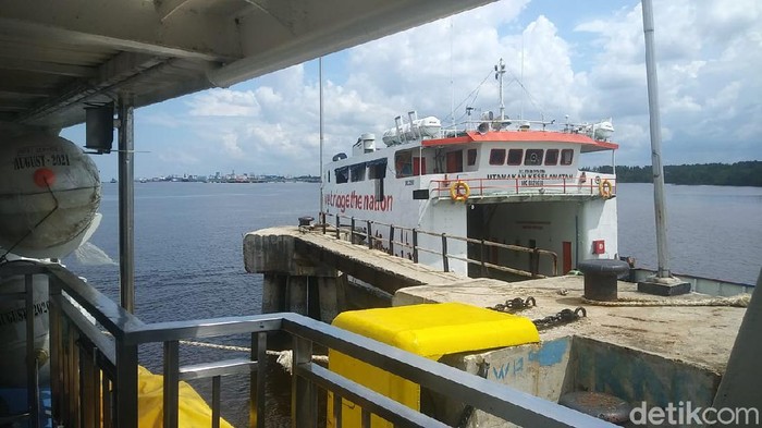 Kapal Roro menuju Rupat.