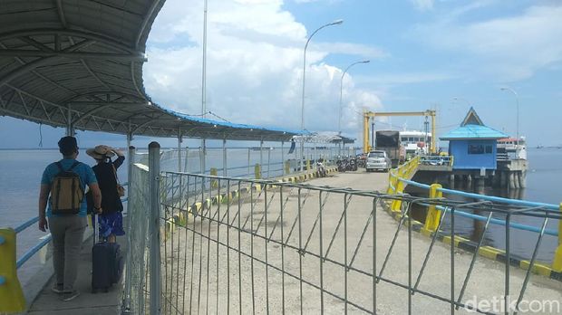 Kapal Roro menuju Rupat.