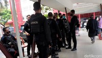Diberitakan sebelumnya, upaya pengejaran polisi terhadap pengikut Habib Rizieq Shihab di Tol Jakarta-Cikampek mendapat perlawanan. Pengikut Habib Rizieq dan aparat kepolisian terlibat baku tembak hingga menewaskan 6 orang pengikut Habib Rizieq.