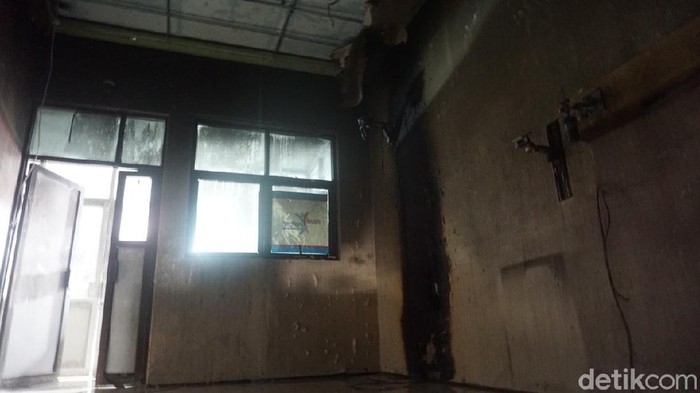 Ruang isolasi pasien virus Corona atau COVID-19 di RSUD Kraton, Kota Pekalongan, kebakaran, Selasa (8/12/2020).