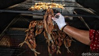 Di tangannya ikan yang sering ditemui di tepi pantai berlumpur ini bisa menjadi pundi-pundi uang dengan cara di salai atau diasapi. Ali Musa membeli ikan dukang yang dari nelayan di sekitar Pulau Rupat dengan harga 9.000/kg. Namun untuk menghasilkan 1 kg ikan salai, ia harus membeli 4 kg ikan dukang.