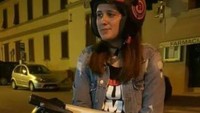 Di luar arena off road, Sara Lenzi terlihat memang pecinta sepeda motor. Salah satunya Vespa. Foto: instagram @_saralenzii_