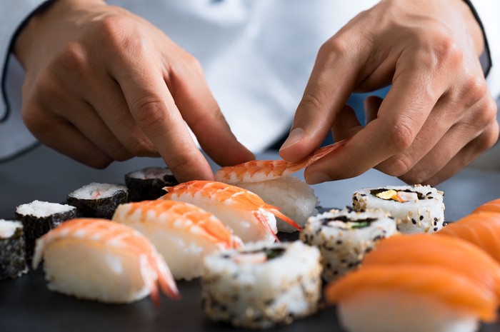 Sebagian Orang Jepang Jijik Makan Sushi yang Diracik Pakai Tangan