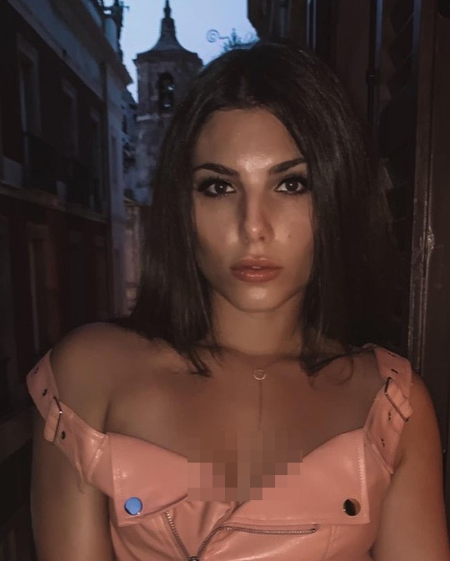 Kini, Stina tidak lagi mendapatkan bully. Dia bahkan sempat terjun menjadi model dan kini lebih aktif di Instagram dengan menjadi seorang influencer. Foto: Instagram