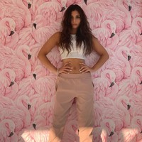 Aku lahir dengan benjolan di sudut dalam kelopak mata. Itu membuat kelopak mata aku sedikit terkulai tapi tidak mempengaruhi penglihatanku sama sekali. Satu-satunya yang mempengaruhiku adalah kepercayaan diriku, ucap Stina. Foto: Instagram