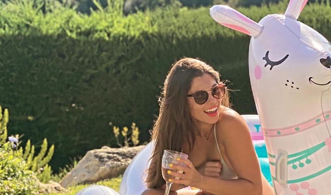 Wanita 29 tahun itu melakukan operasi plastik di bagian matanya untuk memperbaiki area tersebut. Pada saat itu, Stina khawatir dengan penampilannya akan merusak kariernya saat memulai modelling. Foto: Instagram