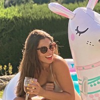 Wanita 29 tahun itu melakukan operasi plastik di bagian matanya untuk memperbaiki area tersebut. Pada saat itu, Stina khawatir dengan penampilannya akan merusak kariernya saat memulai modelling. Foto: Instagram