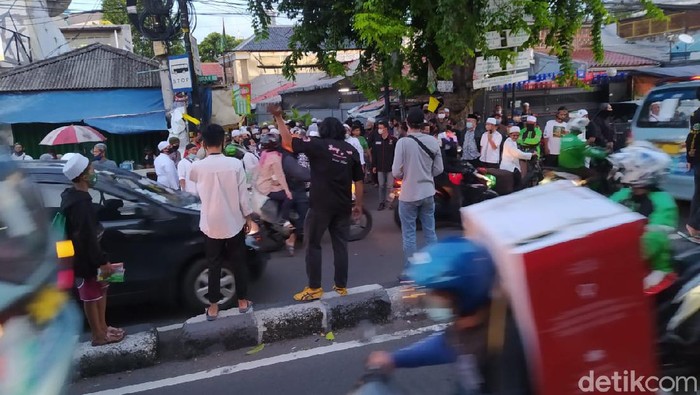 Suasana di Petamburan III pukul 18.00 WIB.