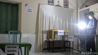 Tepatnya di halaman sekolah Tk di dekat barak pengungsian Glagaharjo, Cangkringan, Sleman.