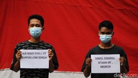 Selain itu ada tempelan bertuliskan kata-kata yang menunjukkan satu saudara dengan jiwa nasionalis tidak terpecah belah dalam pemilu kepala daerah tahun ini.