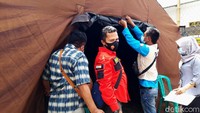 Hal ini karena sebagian warga Dukuh Stabelan dan Takeran yang masuk KRB III bencana erupsi Merapi dan saat ini mengungsi di tempat tersebut. Warga mengungsi setelah aktivitas Merapi naik menjadi siaga.  