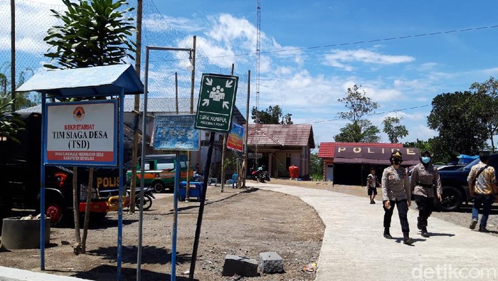 Dua Tempat Pemungutan Suara (TPS) Pemilihan Kepala Daerah (Pilkada) Boyolali, di wilayah Kawasan Rawan Bencana (KRB) III direlokasi. Salah satunya TPS didirikan di lokasi pengungsian.
