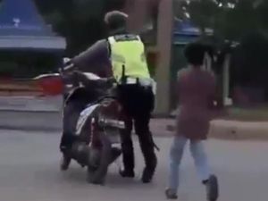 Bocah Mewek-Banting Motor, Ini Alasan Anak di Bawah Umur Dilarang Motoran