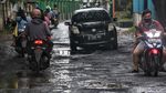 Waduh, Jalan di Tangsel Rusak dan Tergenang