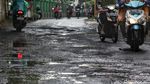 Waduh, Jalan di Tangsel Rusak dan Tergenang