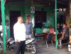 Jelang Nyoblos, Cawalkot Medan Akhyar Sapa Warga-Datangi Rumah Orang Tua