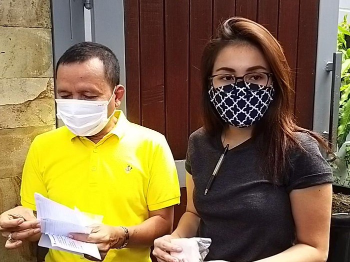 Ayu Ting Ting nyoblos di Pilkada Depok.