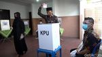 Bagyo Rival Gibran Nyoblos di TPS Penumping