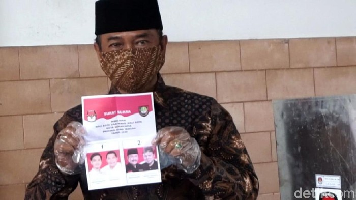 Rival Gibran Rakabuming Raka, Bagyo Wahyono juga telah menggunakan hak pilihnya dalam Pilkada Solo 2020. Dia mencoblos di TPS 8 Kelurahan Penumping, Laweyan, Kota Solo, Rabu (9/12/2020).