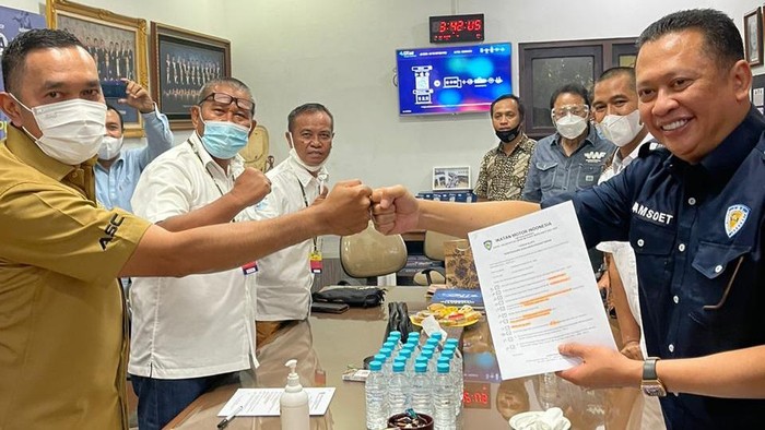 Bamsoet Jadi Calon Tunggal Ketum IMI Pusat 2021-2024 Akhirnya Ketua MPR RI, Bambang 'Bamsoet' Soesatyo sah sebagai Calon Ketua Umum (Caketum) IMI Pusat periode 2021-2024. Hingga rentang waktu 8 hari pendaftaran tak ada nama lain yang mengembalikan formulir.