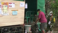 Sebanyak 93 TPS tersebut di antaranya 35 di Kecamatan Pekalongan Utara, 30 di Kecamatan Pekalongan Barat, 14 di Kecamatan Pekalongan Timur, 14 di Kecamatan Pekalongan Selatan.